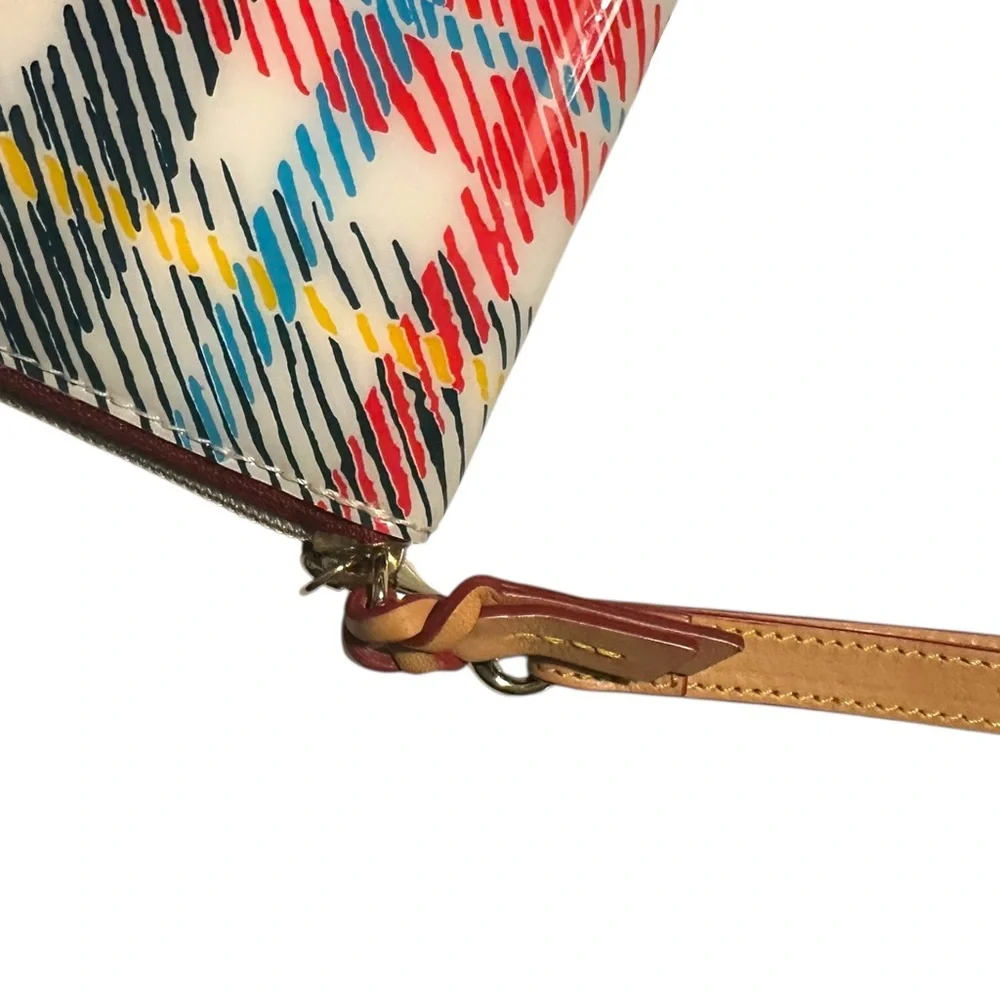 Dooney & Bourke Chatham Plaid White/Red/Blue Zip Wallet Vinyl With Leather Trim - Picture 4 of 5
